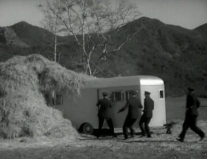 trailers_gochaseyourself_1938_hay